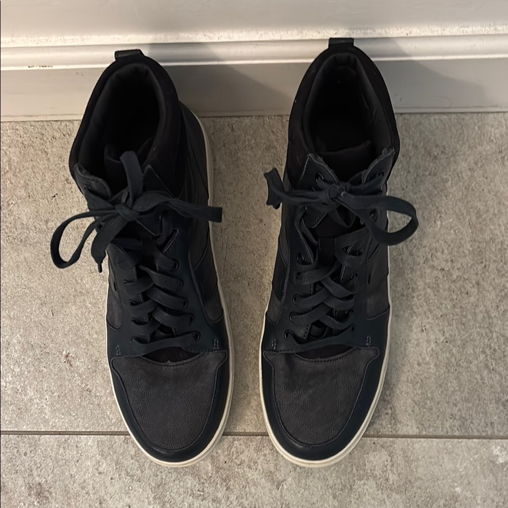 Vince Blue Leather Sneakers